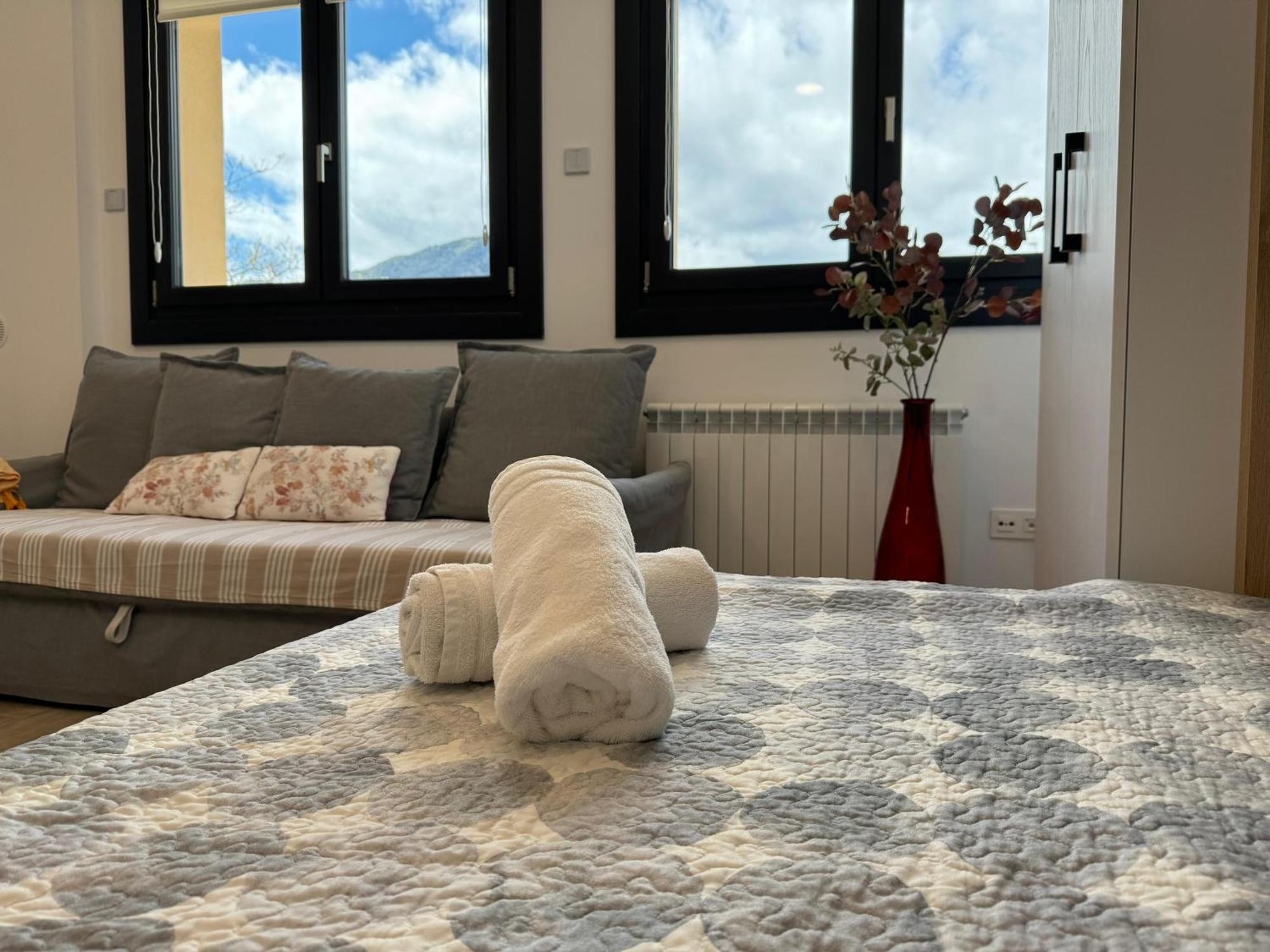 Apartamentos Montejurra Ayegui ภายนอก รูปภาพ
